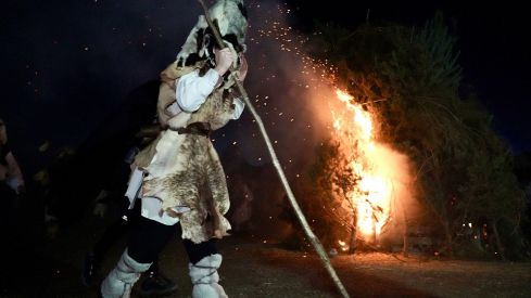 La Mojiganga, el desfile de 'antruidos' de Riaño | Campillo (ICAL)
