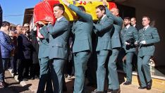 Nogarejas (León) llora en la despedida David Pérez, uno de los Guardias Civiles asesinado en Barbate (Cádiz)