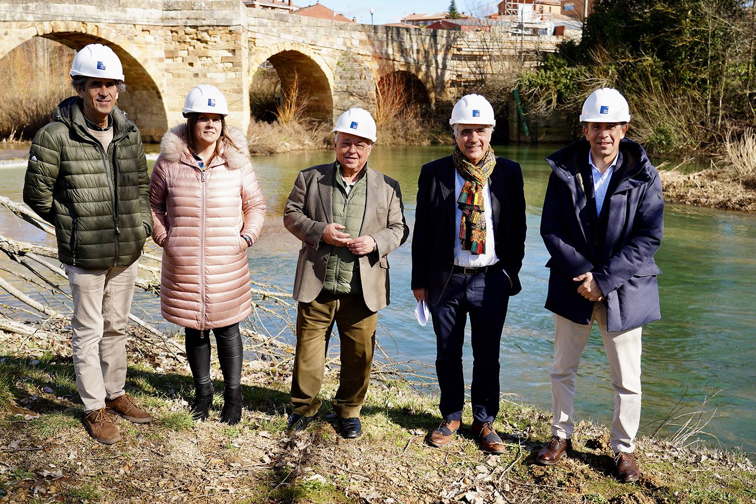 El consejero de Cultura y Turismo visita la restauración del Puente Canto de Sahagún | Campillo (ICAL)