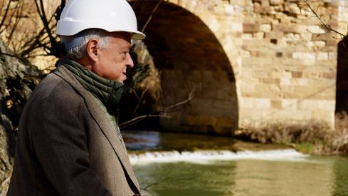 El consejero de Cultura y Turismo visita la restauración del Puente Canto de Sahagún | Campillo (ICAL) El consejero de Cultura y Turismo visita la restauración del Puente Canto de Sahagún | Campillo (ICAL)