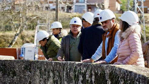 El consejero de Cultura y Turismo visita la restauración del Puente Canto de Sahagún | Campillo (ICAL) El consejero de Cultura y Turismo visita la restauración del Puente Canto de Sahagún | Campillo (ICAL)