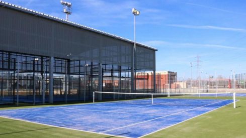 La ULE inaugura un complejo deportivo de primer nivel con nuevas pistas de pádel y tenis en el Campus de Vegazana