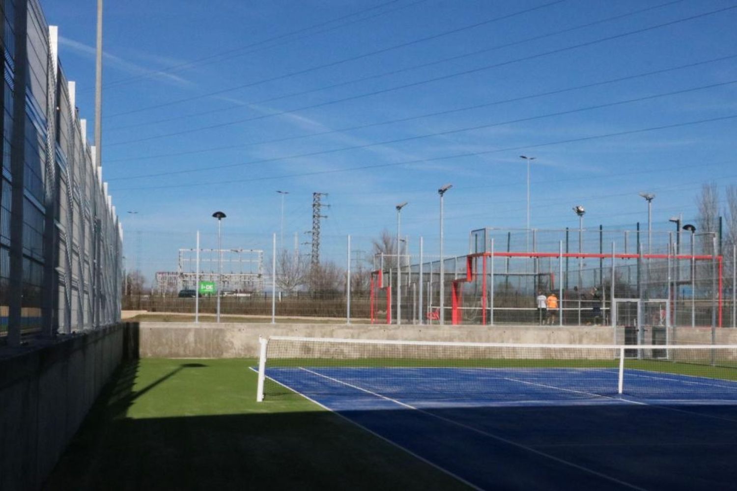 Pistas de pádel y tenis en el Campus de Vegazana Pistas de pádel y tenis en el Campus de Vegazana