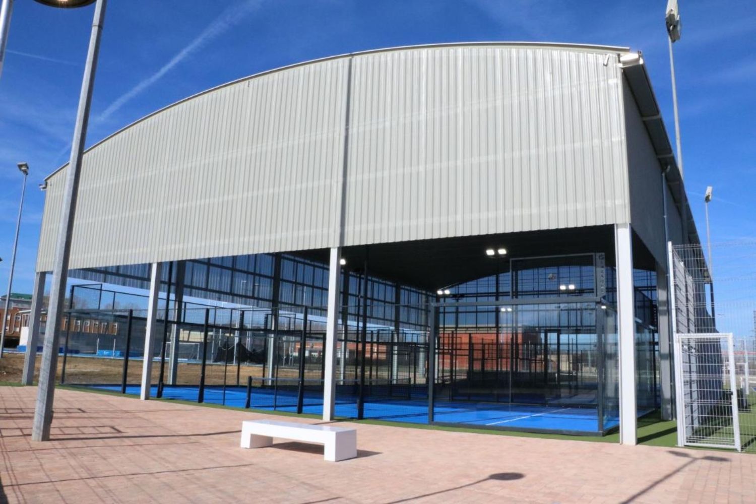 Pistas de pádel y tenis en el Campus de Vegazana Pistas de pádel y tenis en el Campus de Vegazana