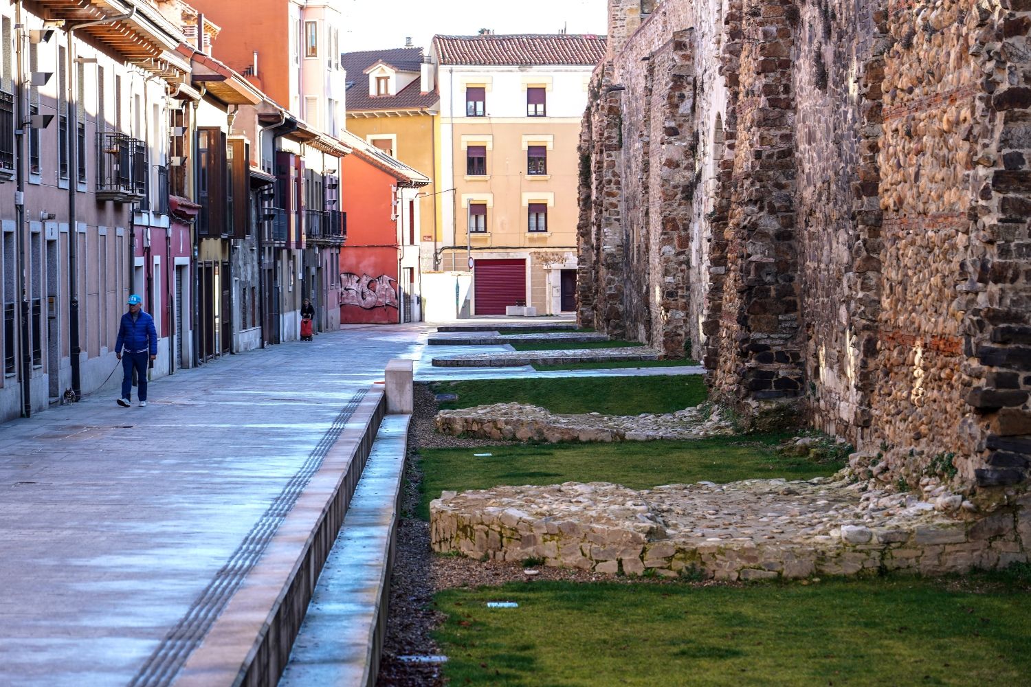 Intervención y peatonalizaciones en el entorno de la Muralla de León | Campillo / ICAL.