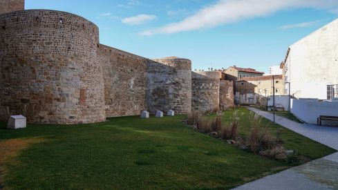 Intervención y peatonalizaciones en el entorno de la Muralla medieval de León | Campillo / ICAL. Intervención y peatonalizaciones en el entorno de la Muralla medieval de León | Campillo / ICAL.