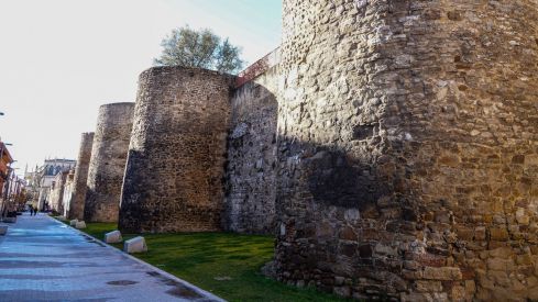 Intervención y peatonalizaciones en el entorno de la Muralla de León | Campillo / ICAL. Intervención y peatonalizaciones en el entorno de la Muralla de León | Campillo / ICAL.