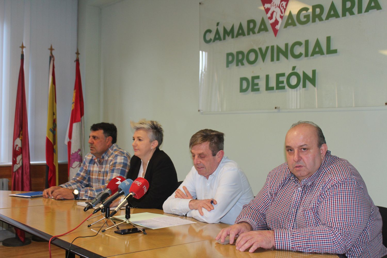 Los sindicatos del campo leonés pide unidad y apoyo masivo para la tractorada del 23 de febrero en León