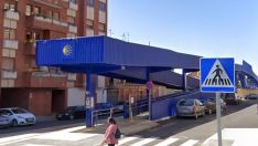 La Plataforma del Soterramiento pide al Procurador del Común que inste a Adif a retirar la pasarela azul de Trobajo del Camino La Plataforma del Soterramiento pide al Procurador del Común que inste a Adif a retirar la pasarela azul de Trobajo del Camino