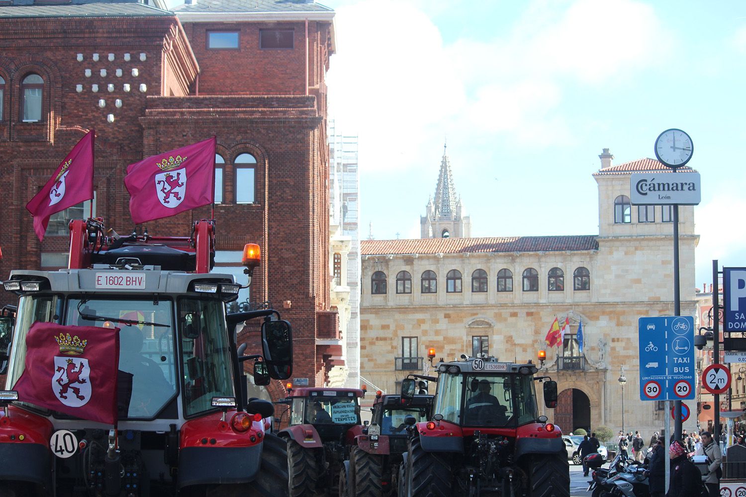 Tractorada convocada por las OPAS en León