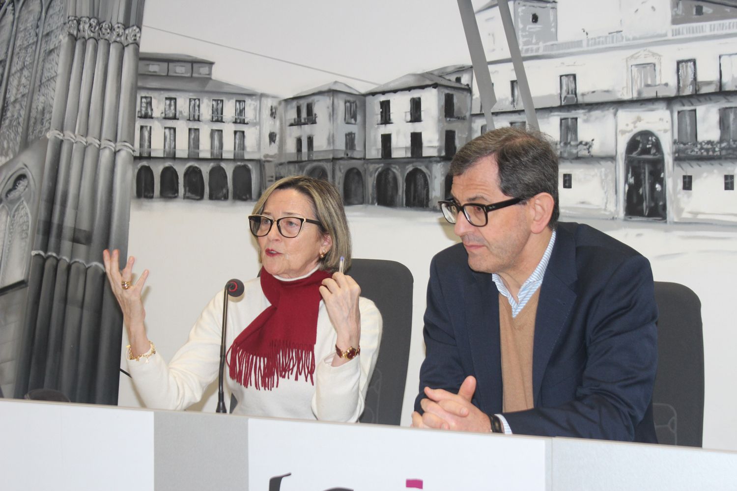 Ana Franco y José Manuel Frade en la rueda de presa sobre la ordenanza municipal de terrazas 