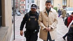 La Audiencia condena a 18 años de prisión al joven que mató a otro de una puñalada en un botellón en León en 2021 La Audiencia condena a 18 años de prisión al joven que mató a otro de una puñalada en un botellón en León en 2021