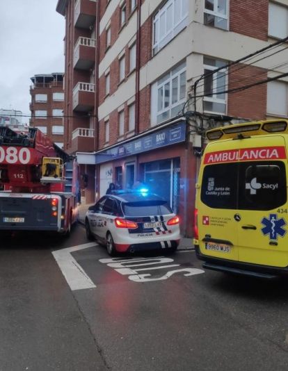Intoxicadas dos jóvenes por inhalación de humo tras incendiarse una freidora en León (1)