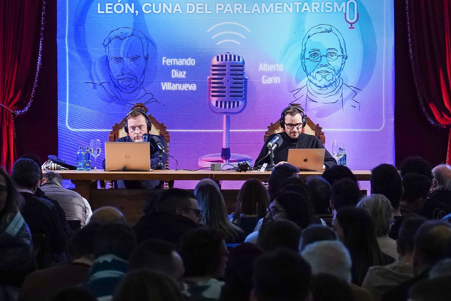 La Colegiata de San Isidoro de León acoge la grabación de una nueva entrega del podcast 'La Contrahistoria'