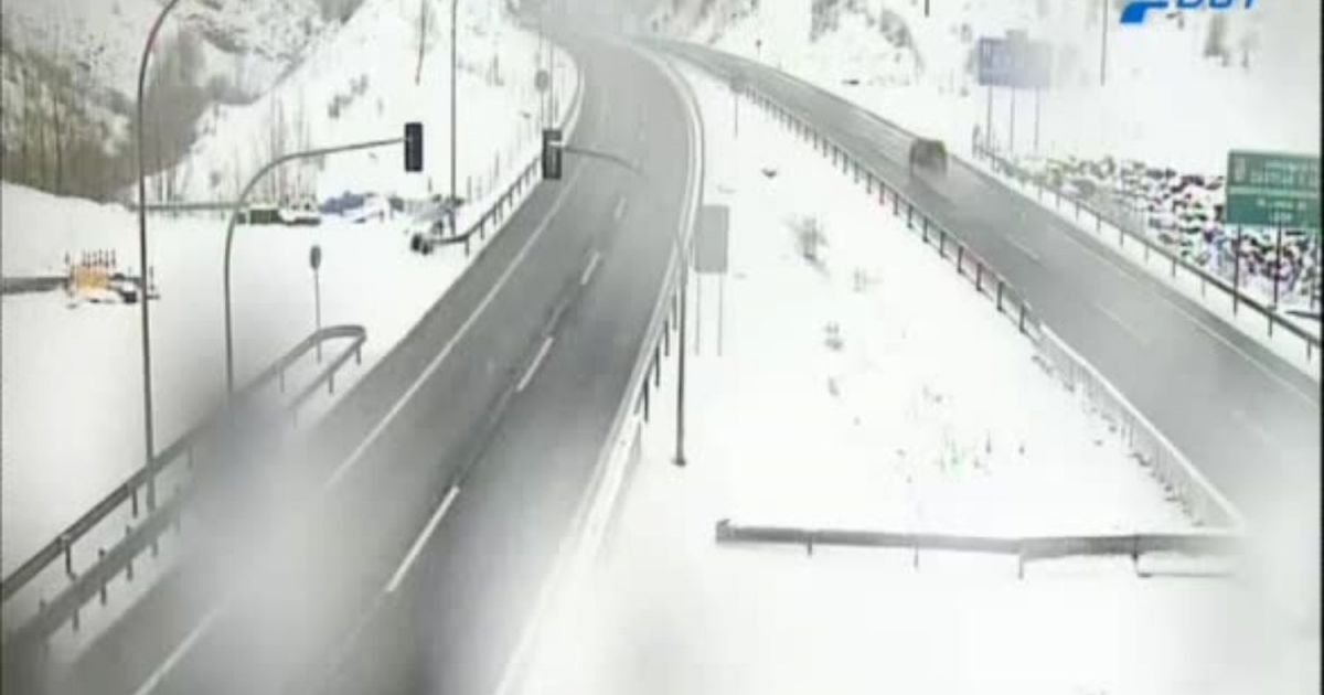 La nieve continúa afectando a las carreteras de León, prohibiendo la ...