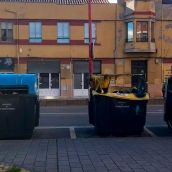 Sancionan con 2.500 euros tres jóvenes por quemar contenedores en San Andrés del  Rabanedo