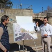 David Fernández, portavoz del PP en el Ayuntamiento León junto a la infografía de la propuesta