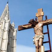 Procesión y Acto del Desenclavo de la Cofradía del Santo Cristo del Desenclavo de León | Campillo / ICAL.