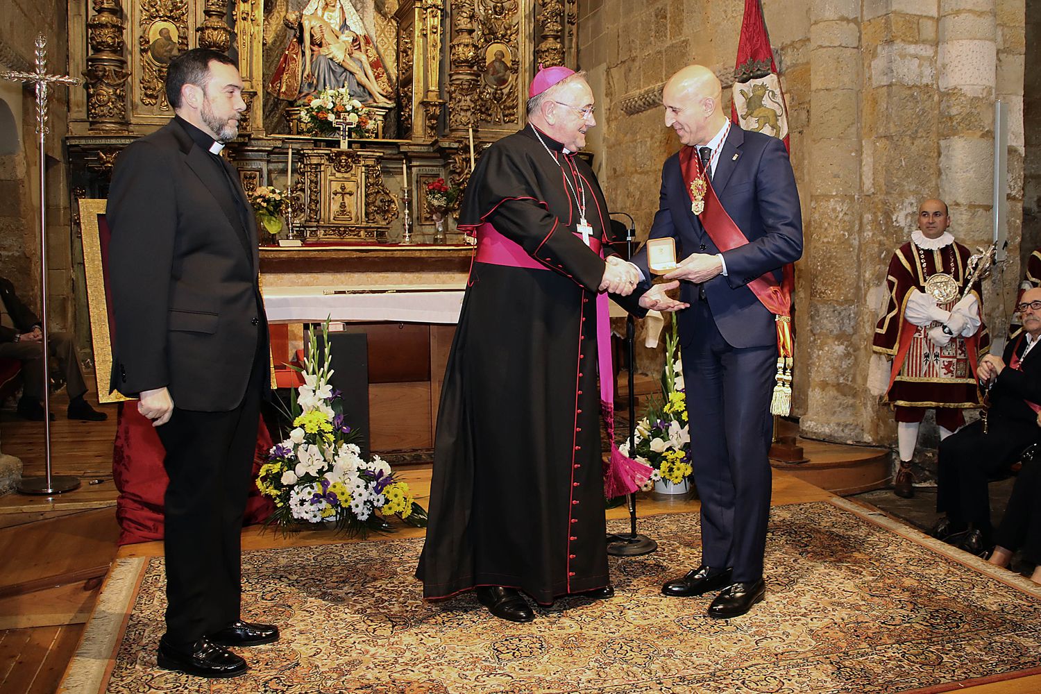 medalla de oro parroquia del mercado 1