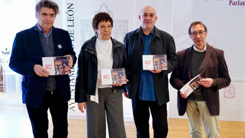 Cuarenta piezas repasan la vida de Teatro Corsario en la publicación ‘Palabras para Corsario’