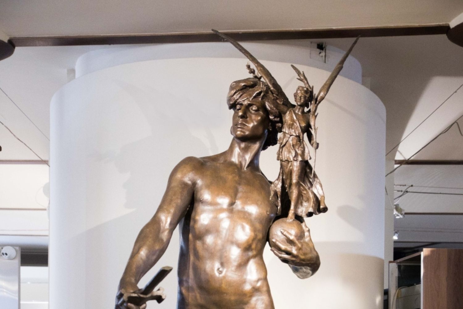 León se prepara para recibir una la escultura "Héroe con una Victoria" del escultor Agustín Querol