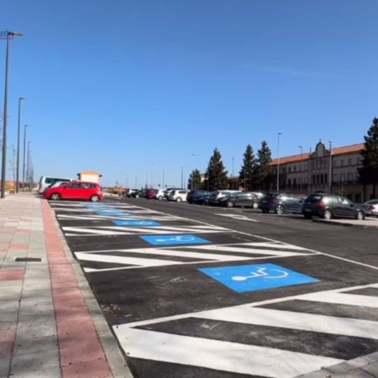 El Ayuntamiento de León amplía en 60 las plazas de estacionamiento para personas con movilidad reducida 