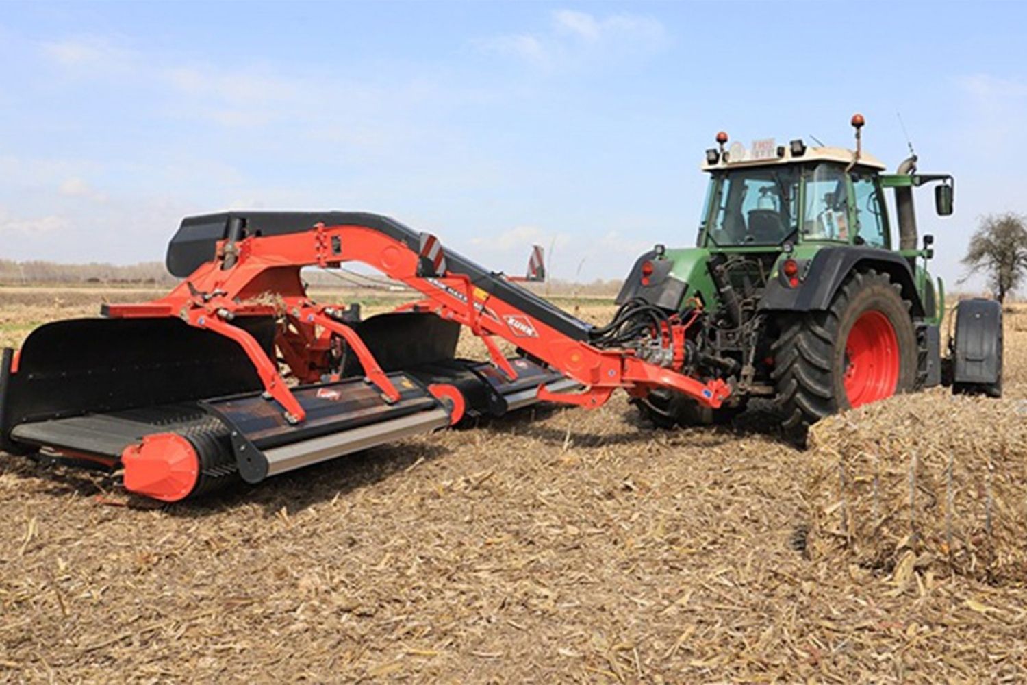 La empresa Reolum presenta su sistema de recogida de restos de la cosecha de maíz para animar a los agricultores de La Robla a aportarlos al proyecto de biomasa |Imagen sacada de laweb industriambiente La empresa Reolum presenta su sistema de recogida de restos de la cosecha de maíz para animar a los agricultores de La Robla a aportarlos al proyecto de biomasa |Imagen sacada de laweb industriambiente
