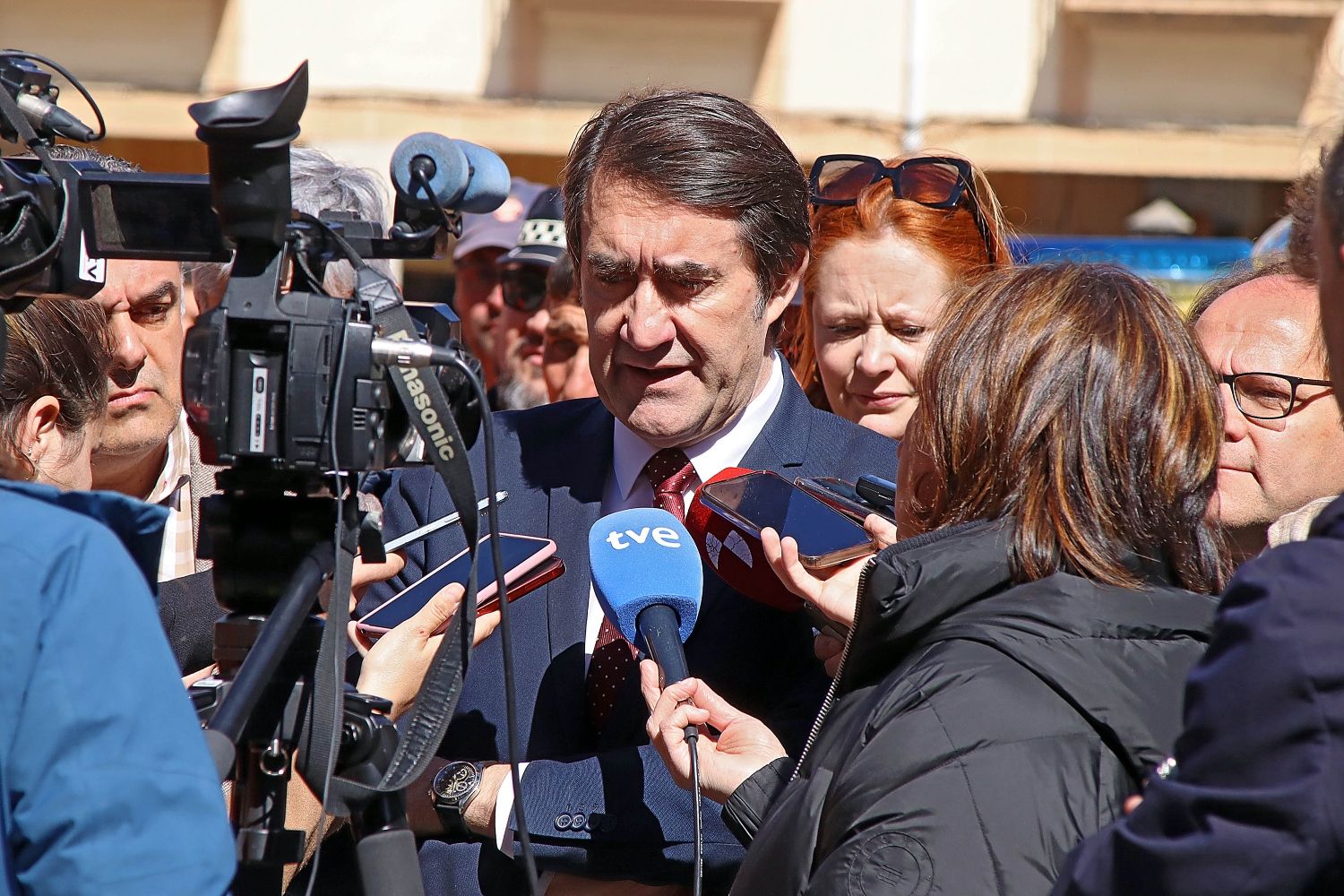 Suarez - Quiñones durante la presentación de los nuevos vehículos de Protección Civil | Peio García / ICAL