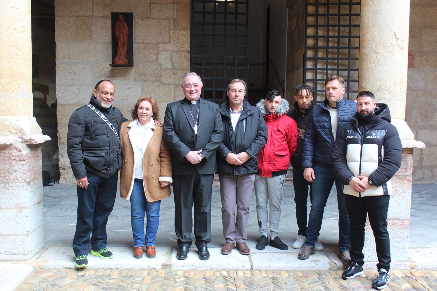 Recibimiento del obispo de León a los presos que participarán en la procesión del Perdón