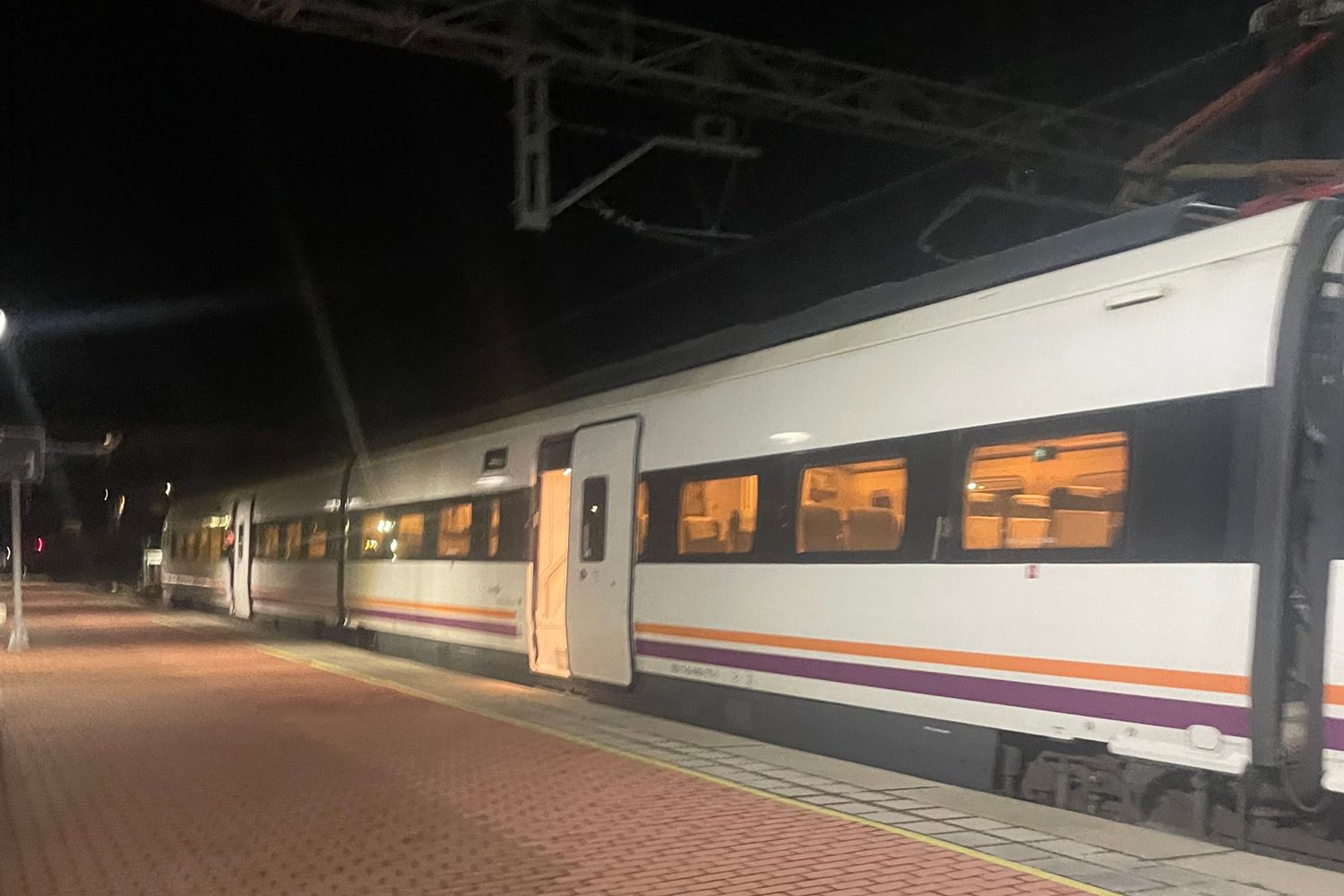 tren renfe sahagun