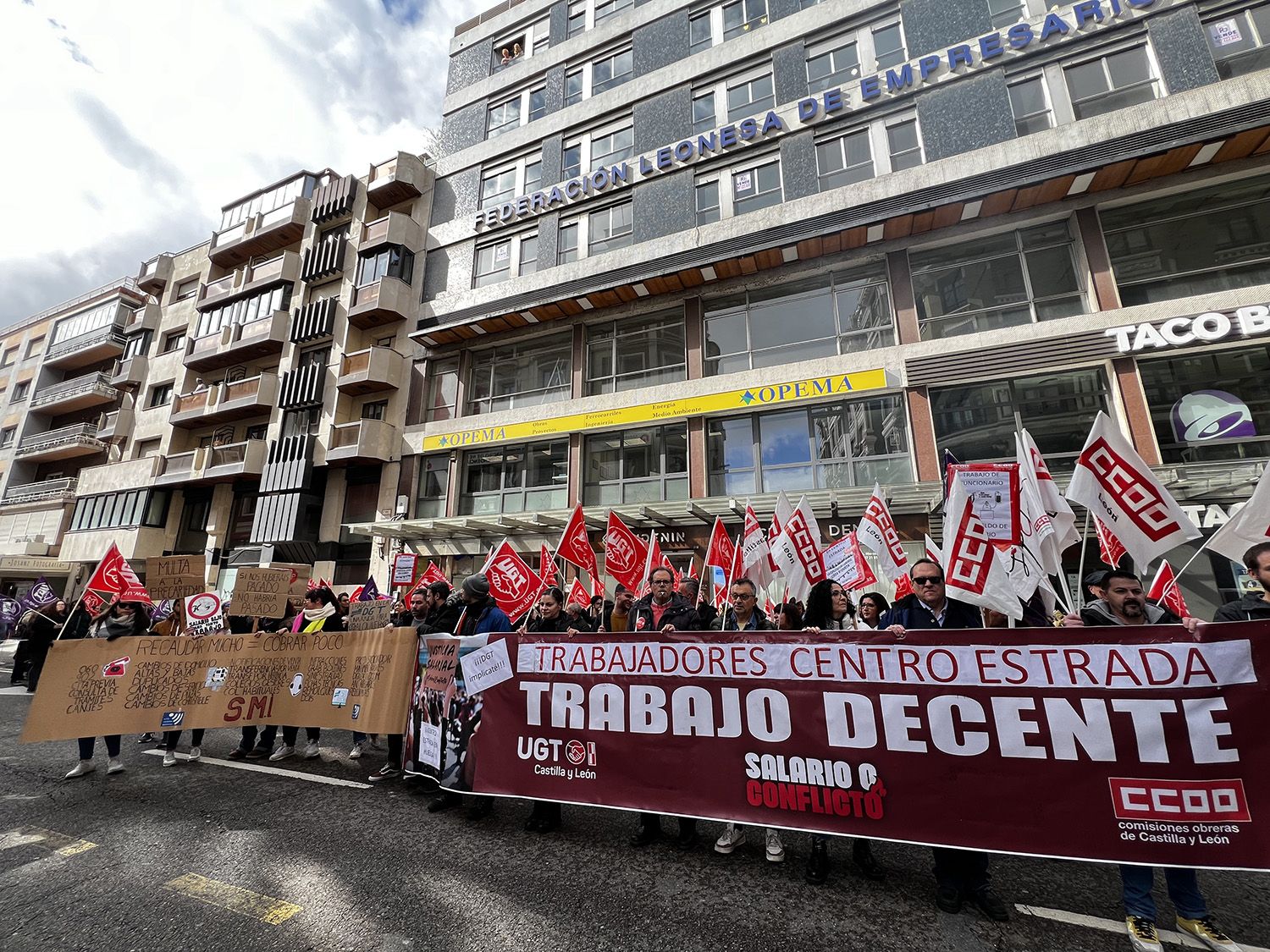Manifestación de los trabajadores del Centro Estrada de León