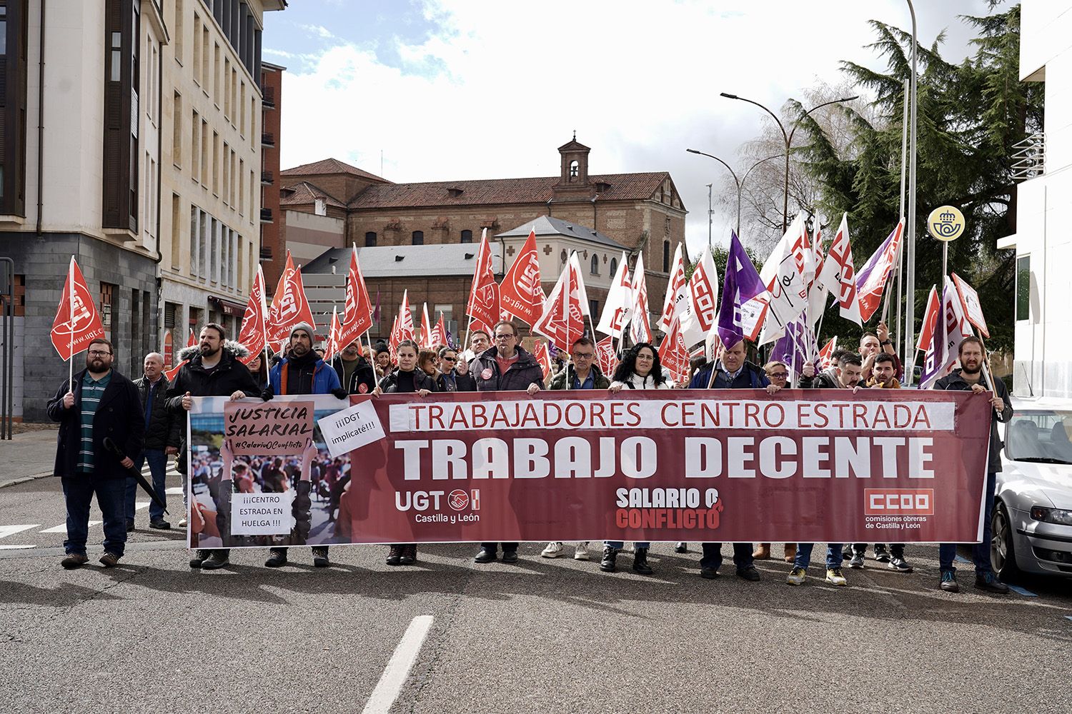 Manifestación de los trabajadores del Centro Estrada de León