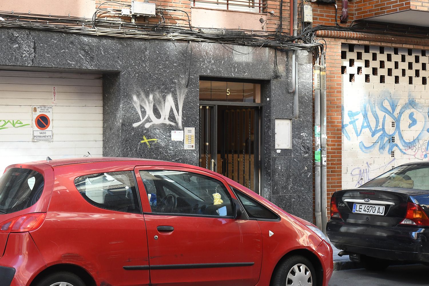 Portal de la calle Obispo Almarcha de León donde MC.T.B fue asesinada por arma blanca