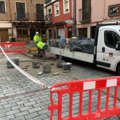 El Ayuntamiento de León continúa la rehabilitación del pavimento en la Plaza San Martín El Ayuntamiento de León continúa la rehabilitación del pavimento en la Plaza San Martín