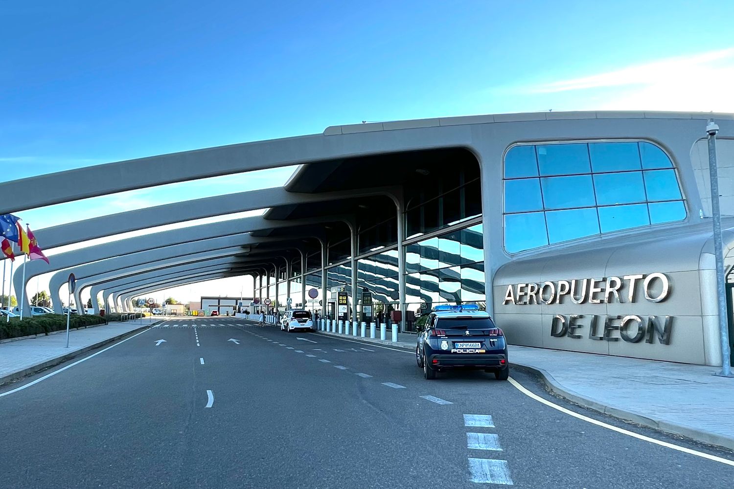 El aeropuerto de León cumple un cuarto de siglo superando el millón y medio de viajeros 