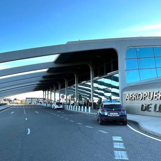 Seis meses de espera para una cita clave: Aena y la Diputación abordan el futuro del aeropuerto de León