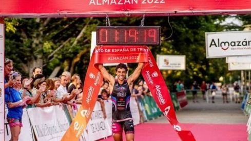  El triatleta leonés Kevin Tarek Viñuela competirá en el Campeonato de Europa de Coimbra