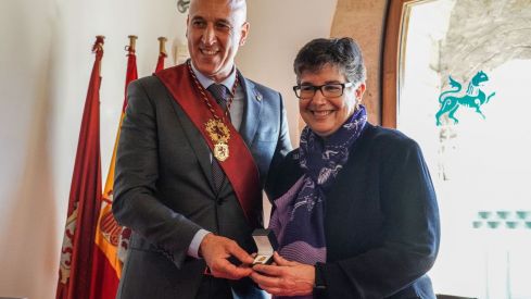 Título de Hijo Adoptivo al cónsul honorario de España en Washington | Campillo / ICAL