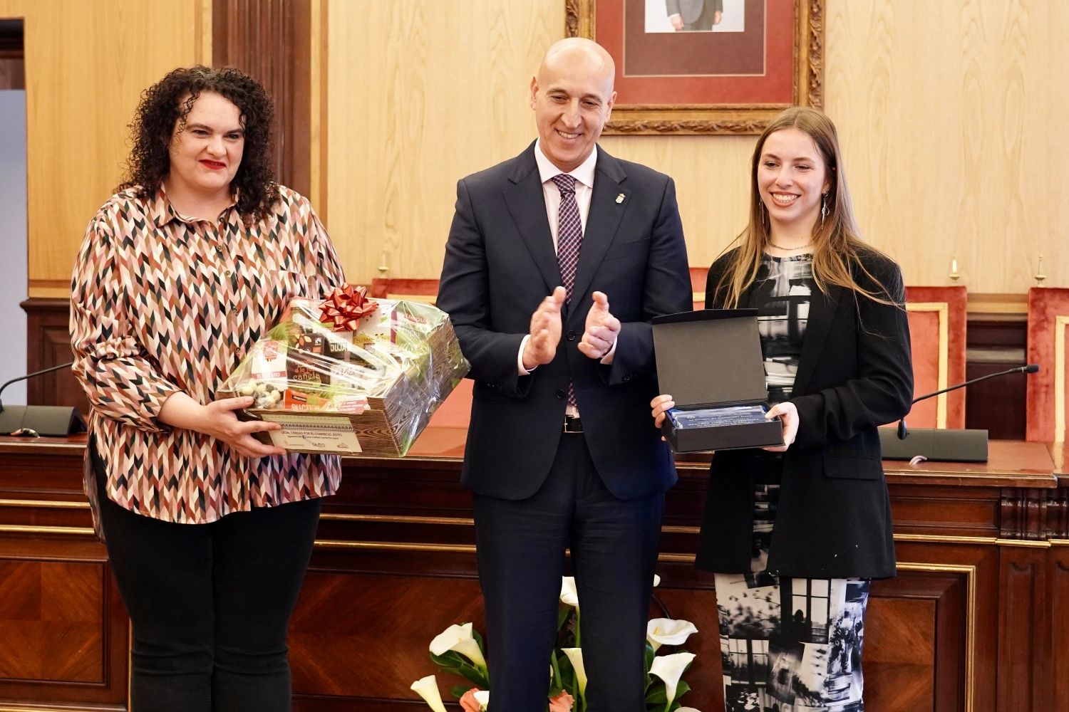 El Ayuntamiento de León distingue el compromiso de Beatriz García con el IX Premio a la Labor por el Comercio Justo