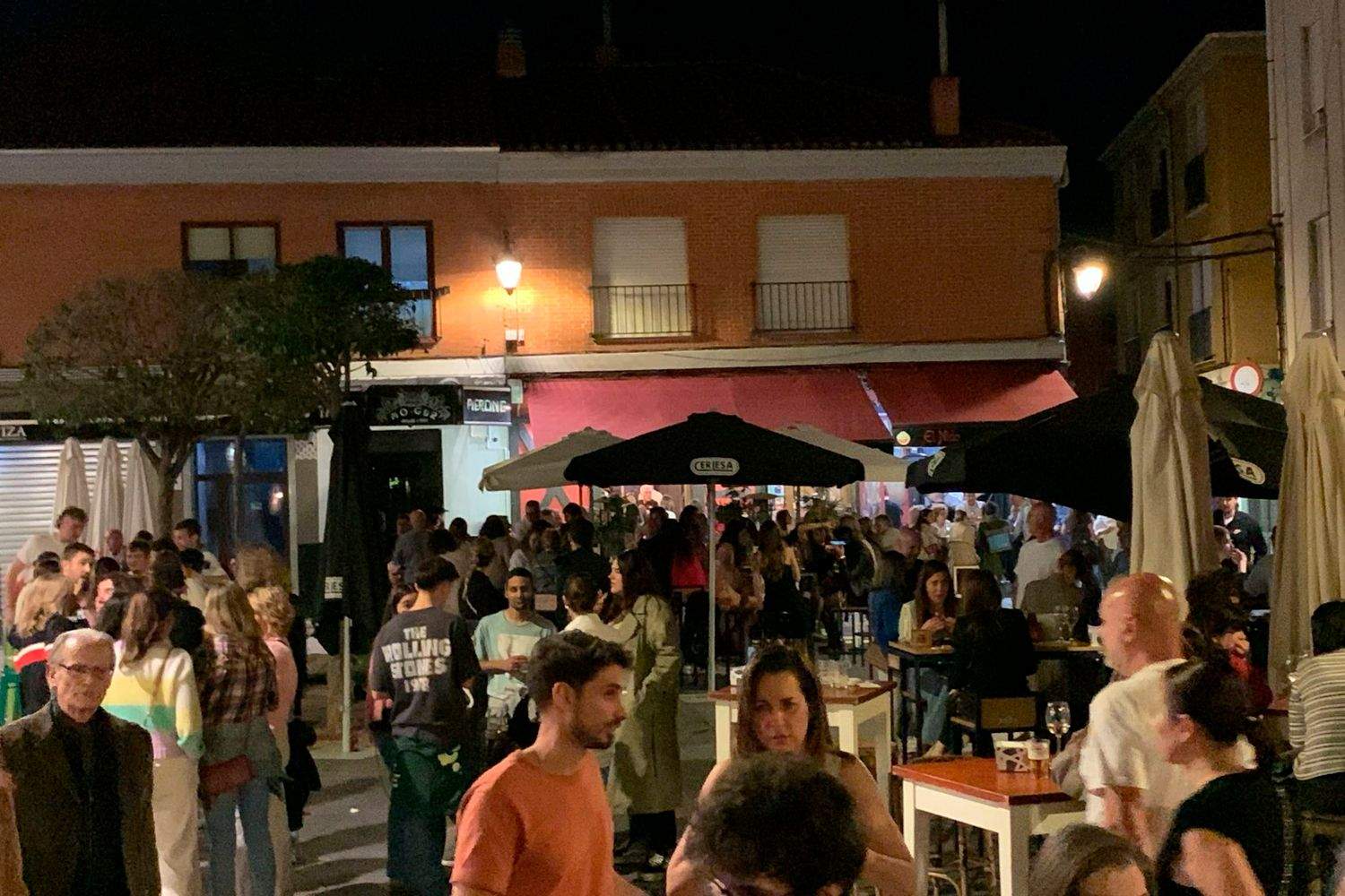 Plaza Torres de Omaña | León pondrá límites a las despedidas de soltero: prohibiciones a los disfraces, objetos de contenido sexual y a los megáfonos Plaza Torres de Omaña | León pondrá límites a las despedidas de soltero: prohibiciones a los disfraces, objetos de contenido sexual y a los megáfonos