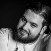 El director y productor leonés, Néstor López, apunta a su segunda estatuilla de los Goya | ICAL