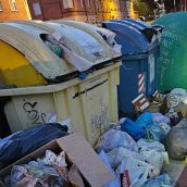 Acumulación de basura en los contenedores de San Andrés del Rabanedo Acumulación de basura en los contenedores de San Andrés del Rabanedo