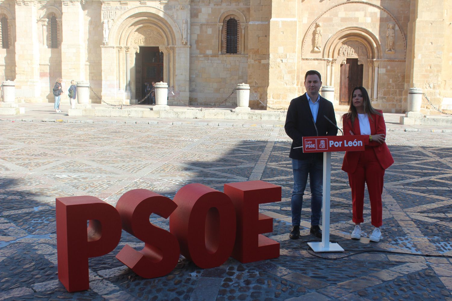 El PSOE de León celebra la salida de Vox de la Comunidad y piden al PP que derogue las "iniciativas ultras"