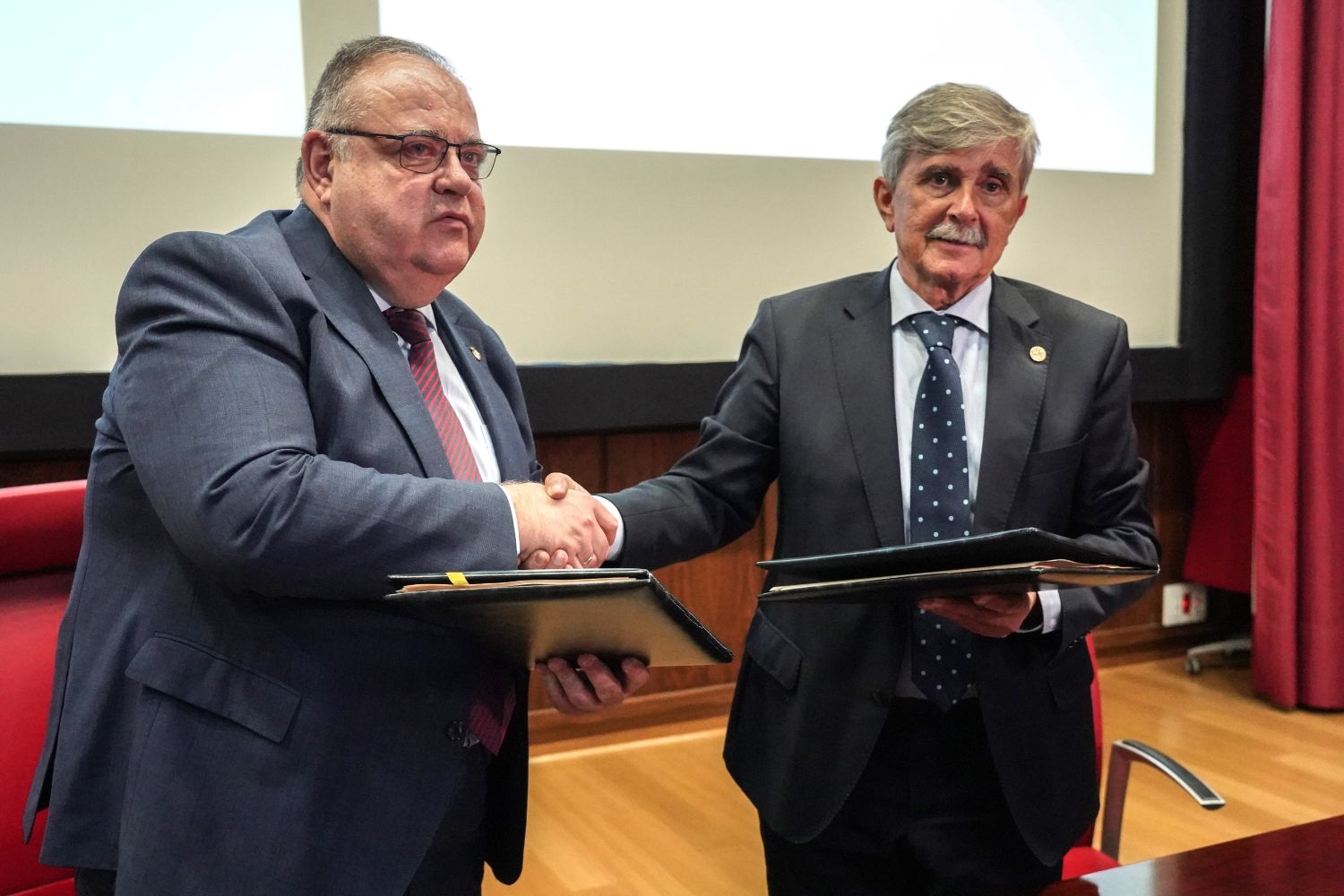 Firma del acuerdo de creación del Instituto de Investigación Biosanitario de León | Campillo / ICAL