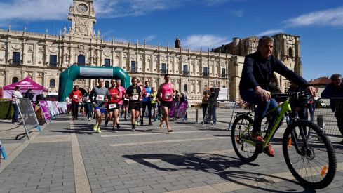 Carrera popular y marcha familiar por el Día de Castilla y León | Campillo / ICAL