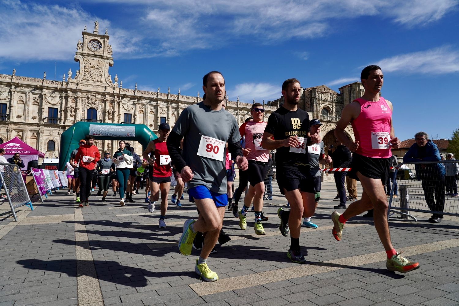 Carrera popular y marcha familiar por el Día de Castilla y León | Campillo / ICAL