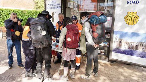 Apertura del punto de información del Camino de Santiago en Puente Castro 