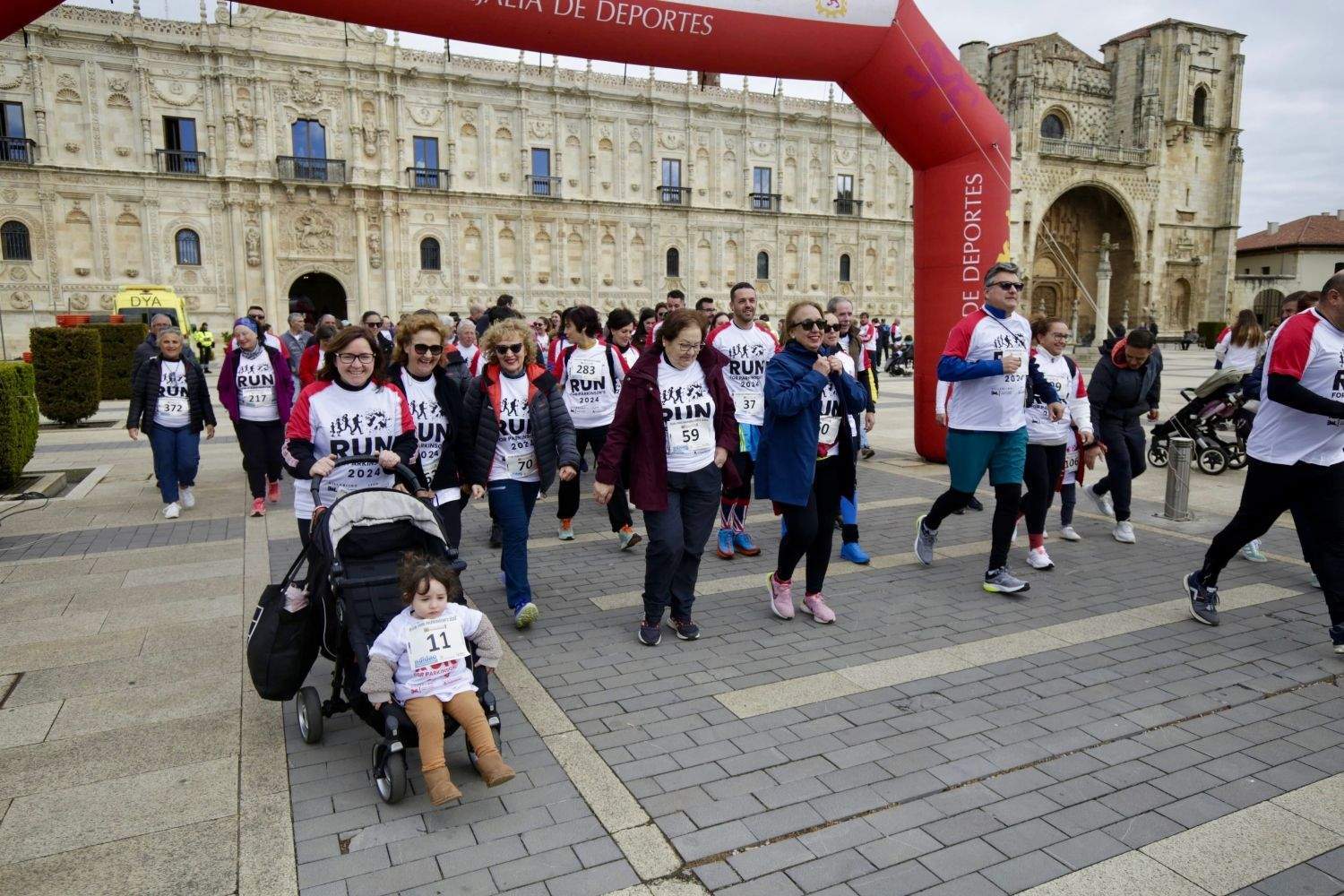 Carrera solidaria a favor de la lucha contra el Parkinson en León (2) Carrera solidaria a favor de la lucha contra el Parkinson en León (2)