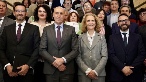 La infanta Elena entrega los diplomas de un curso de Salud Mental León y la Fundación Mapfre