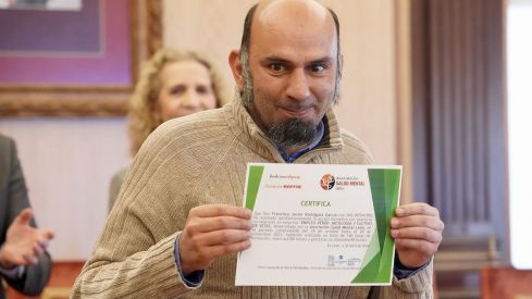 La infanta Elena entrega los diplomas de un curso de Salud Mental León y la Fundación Mapfre